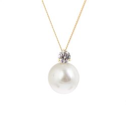 south sea pearl and diamond pendant in yellow gold