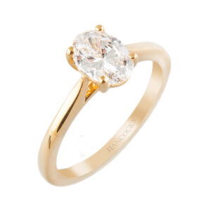 oval cut diamond ring in yellow gold mount