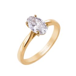 oval-cut-diamond-ring-in-yellow-gold