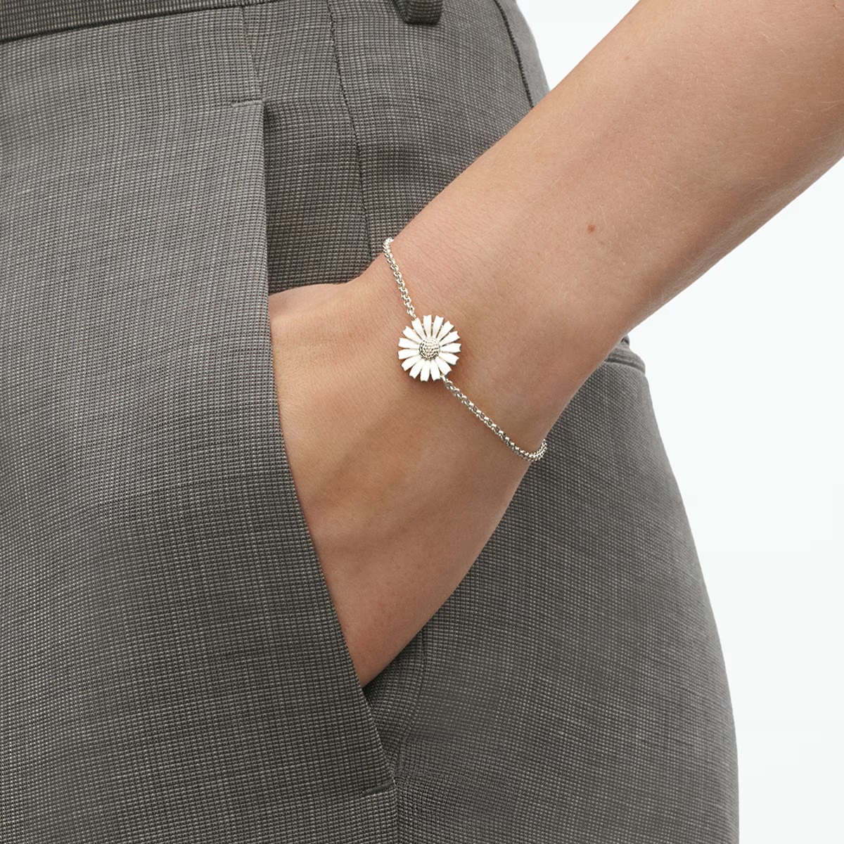 【美品】BRU NA BOINNE Daisy Bracelet 20cm Single Daisy Bracelet by Georg Jensen | Hancocks Jewellers