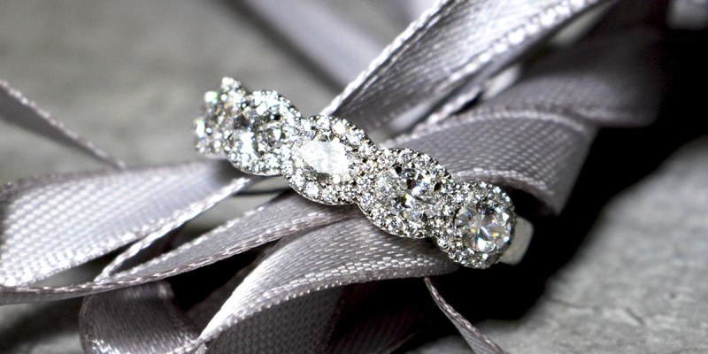 14-499-oval-cut-diamond-set-wedding-ring-1.jpg