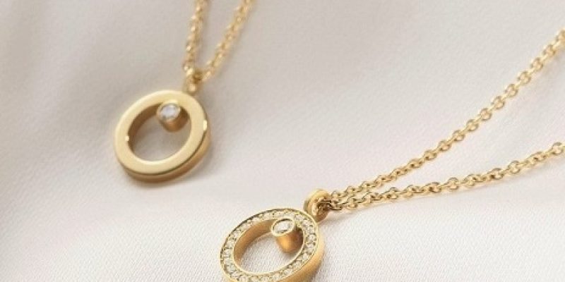 18ct-gold-halo-pendant